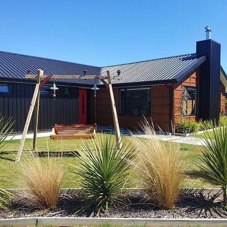 Hawea Heaven: Superking Beds + Hot Tub + Mountain Villa Wanaka Bagian luar foto
