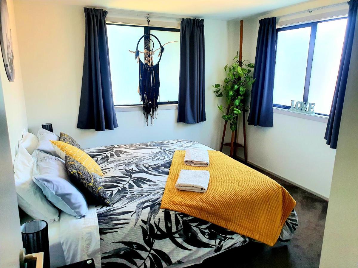 Hawea Heaven: Superking Beds + Hot Tub + Mountain Villa Wanaka Bagian luar foto
