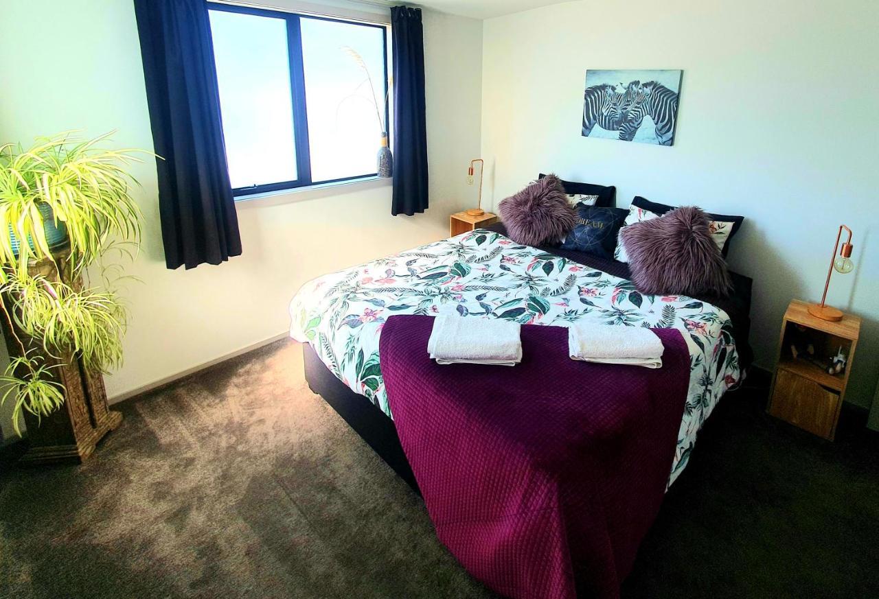 Hawea Heaven: Superking Beds + Hot Tub + Mountain Villa Wanaka Bagian luar foto