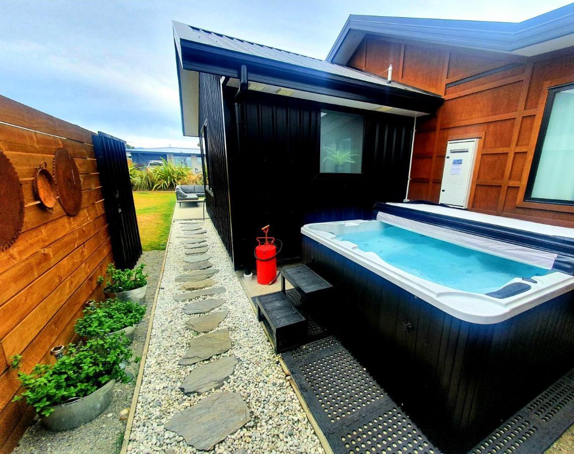 Hawea Heaven: Superking Beds + Hot Tub + Mountain Villa Wanaka Bagian luar foto