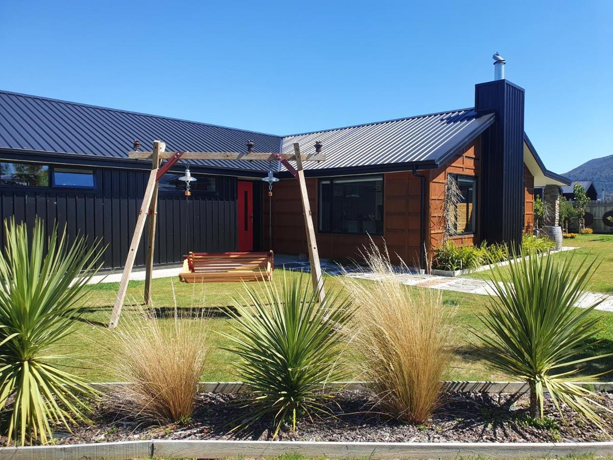 Hawea Heaven: Superking Beds + Hot Tub + Mountain Villa Wanaka Bagian luar foto