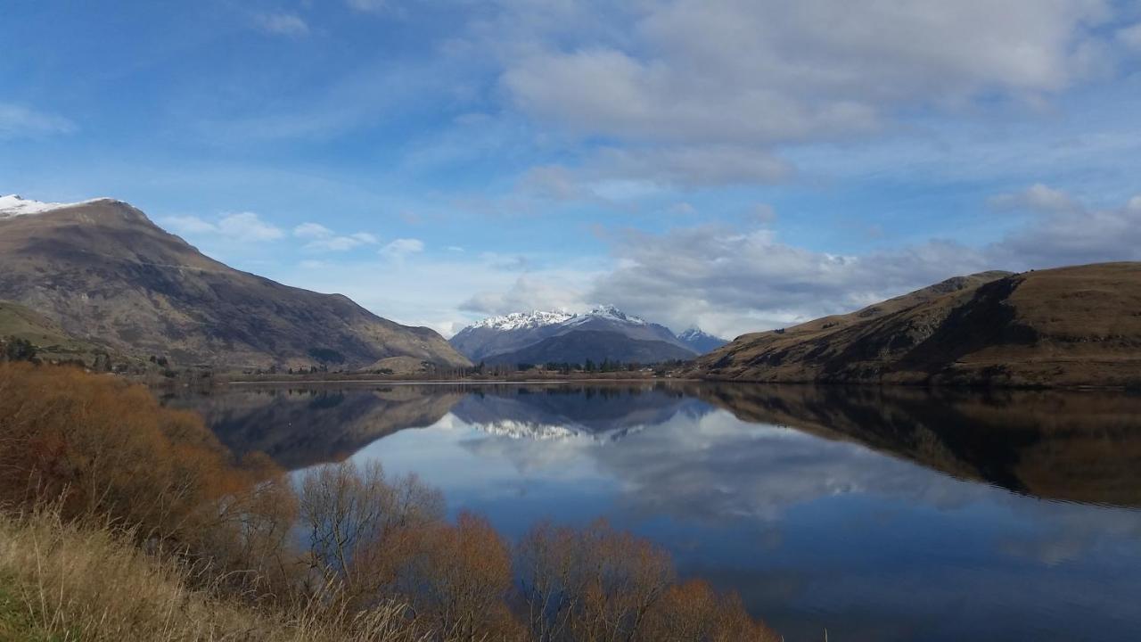 Hawea Heaven: Superking Beds + Hot Tub + Mountain Villa Wanaka Bagian luar foto