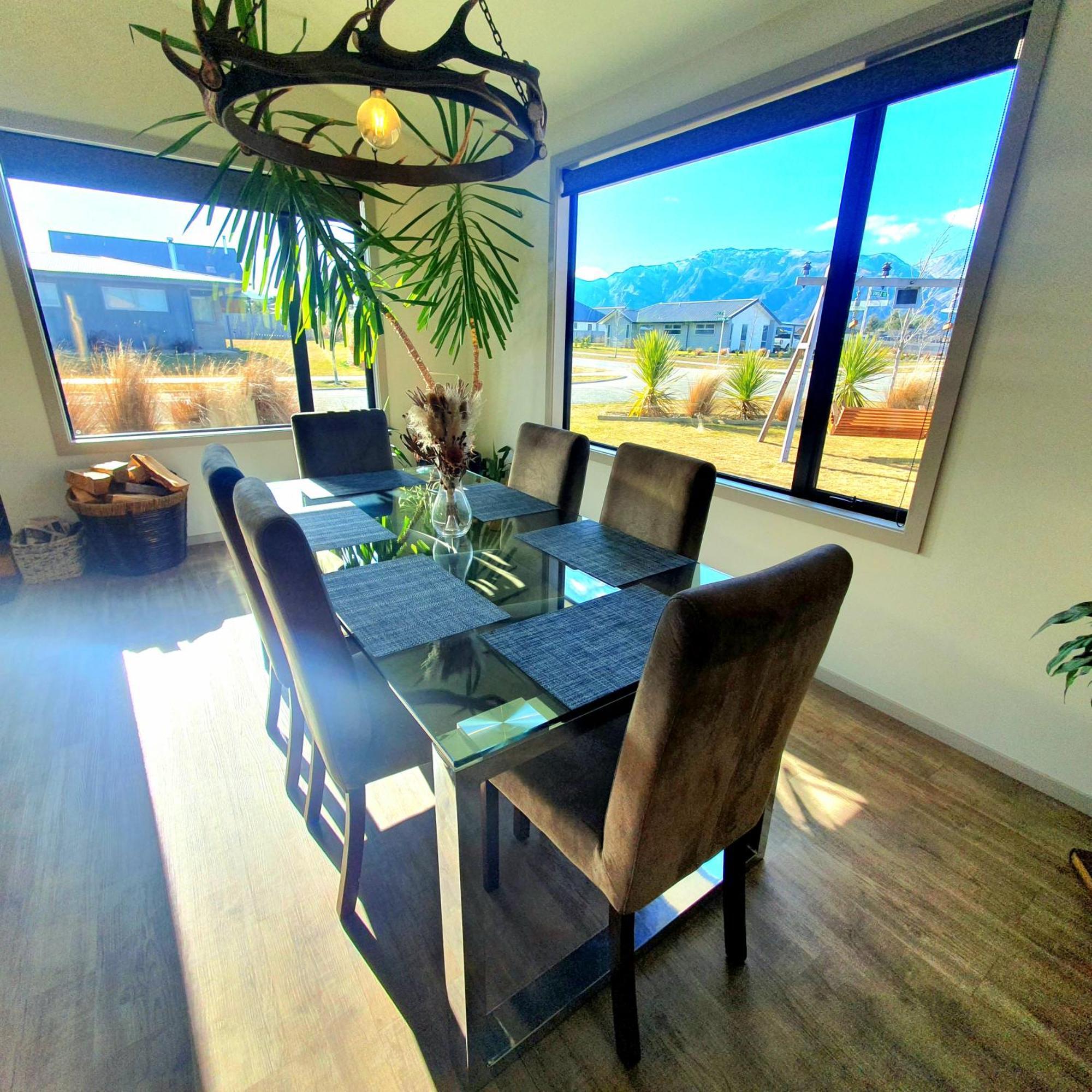 Hawea Heaven: Superking Beds + Hot Tub + Mountain Villa Wanaka Bagian luar foto