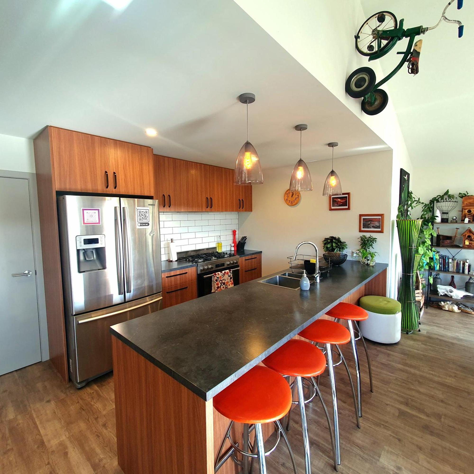 Hawea Heaven: Superking Beds + Hot Tub + Mountain Villa Wanaka Bagian luar foto