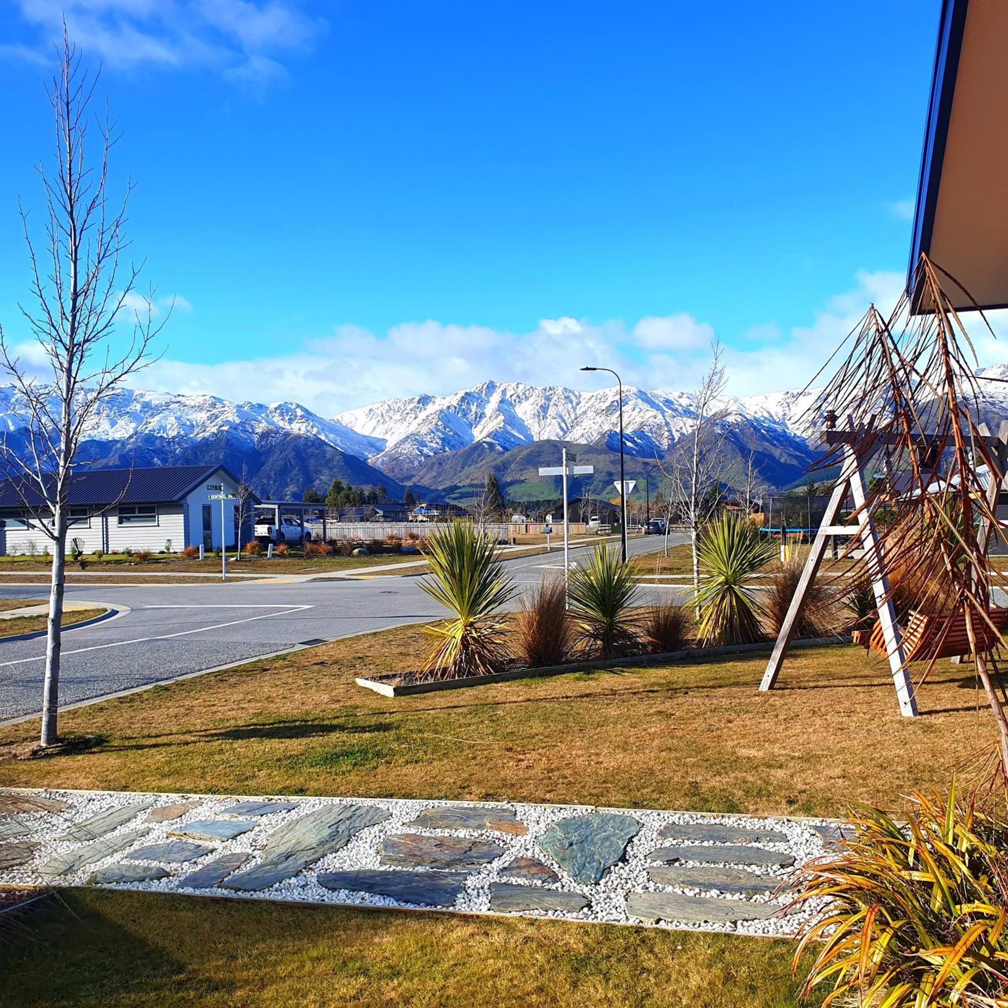 Hawea Heaven: Superking Beds + Hot Tub + Mountain Villa Wanaka Bagian luar foto